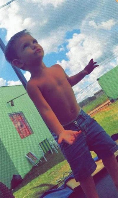 Adolescente � apreendida suspeita de matar a facadas enteado de 4 anos em MT