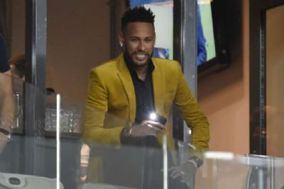 Representantes do Real est�o em Paris para negocia��o por Neymar
