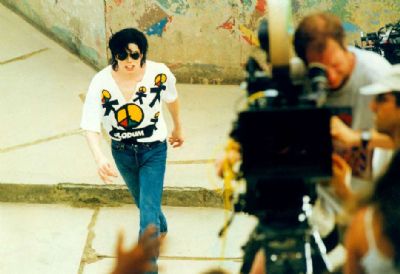 Morto h� 10 anos, imagem de Michael Jackson segue em disputa
