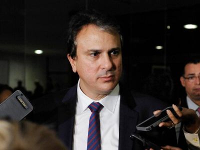 Ministro da Educa��o diz que escolas militares de Mato Grosso continuam