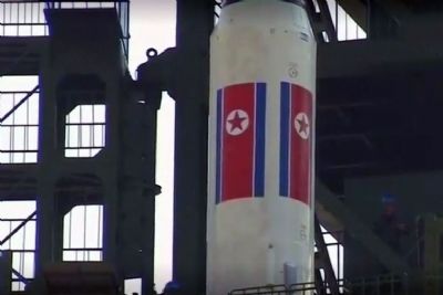 Coreia do Norte volta a lan�ar m�sseis