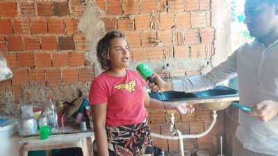 Moradora de V�rzea Grande reclama de falta de �gua no bairro S�o Sim�o