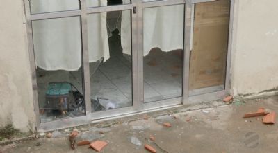 Moradores depredam resid�ncia de casal ap�s filhos serem resgatados