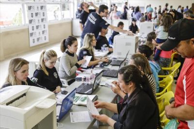 Bairro S�o Jo�o Del Rey recebe mutir�o de servi�os gratuitos