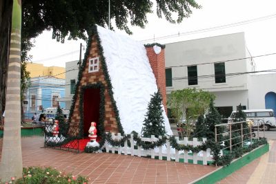 Prefeitura abre o Natal neste s�bado com luzes e a Casa do Papai Noel na Pra�a Alencastro