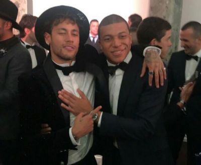 Jornal diz que PSG cogita trocar Mbapp� por Coutinho para satisfazer Neymar