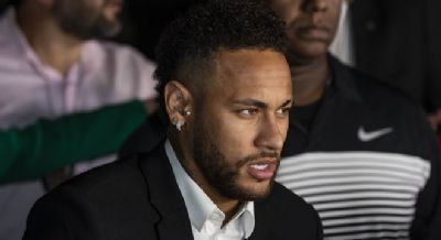 Neymar tem bens bloqueados pela Justi�a por processo de sonega��o