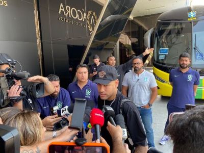Neymar chega em Cuiab� para o jogo da Sele��o Brasileira contra a Venezuela