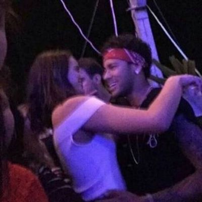 Ap�s rever Neymar em show, Marquezine deleta fotos com o ex
