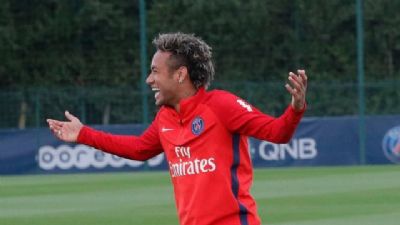 Jornal catal�o v� provoca��o do PSG ao Bar�a em foto de Neymar postada pelo clube franc�s
