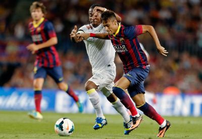 Pai de Neymar tentou comprar direitos de amistoso Santos x Barcelona