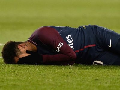 Neymar vai operar e s� volta aos campos em maio