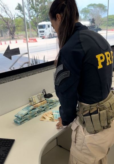 PRF apreende 200 mil reais em dinheiro falso