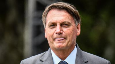 Bolsonaro diz que pandemia 'pode ser fabricada' e desdenha de impeachment