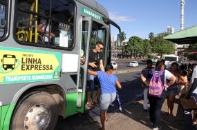 Emanuel determina cria��o de nova lei e assegura isen��o no transporte p�blico aos idosos