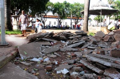 Ordem P�blica realiza a��o na Pra�a Ipiranga para facilitar as obras de reforma