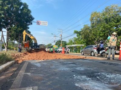 ​Tr�nsito na avenida do CPA ocorre em apenas uma pista