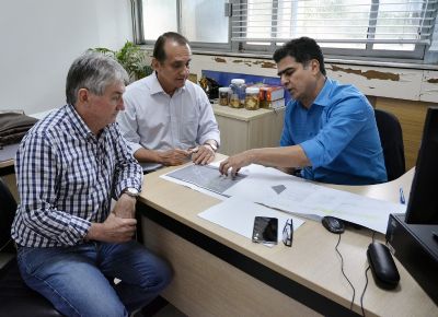 Prefeito quer finalizar obra de t�nel entre Consil e Ara�s