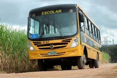Justi�a: Prefeitura abasteceu �nibus escolar que n�o tinha rodas
