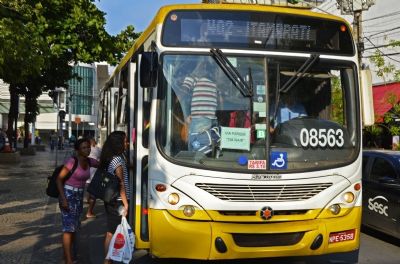 Emanuel admite suspender completamente transporte p�blico para barrar contamina��es
