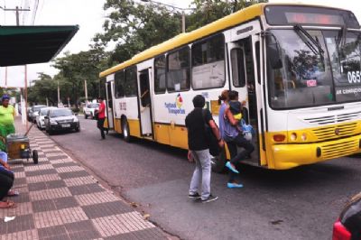 Prefeito cria comiss�o de estudos para nova licita��o