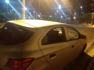 PM prende dois homens por arrombar ve�culos estacionados e furtar objetos