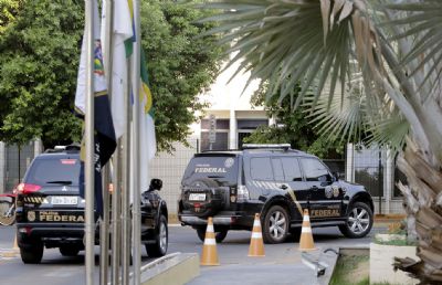 PF encontra drogas, joias, garrucha e muni��es em casas de deputados de MT