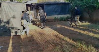 ​Seis s�o presos em flagrante por tr�fico de drogas e posse irregular de arma de fogo durante opera��o