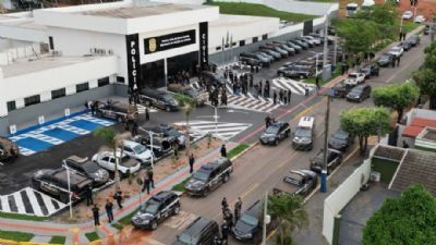 Opera��o prende mais de 50 membros de fac��o e bloqueia R$ 2 milh�es de bens