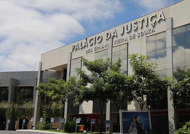 Homem � condenado por publicar foto da ex-namorada nua em redes sociais ap�s t�rmino