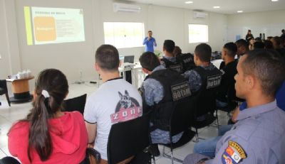 Policiais de especializadas participam de palestras de preven��o ao suic�dio