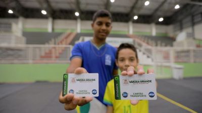 Passe livre para estudantes de V�rzea Grande � implantado em solenidade