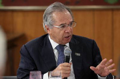 Ministro Paulo Guedes nega mudar corre��o do sal�rio e de aposentadorias