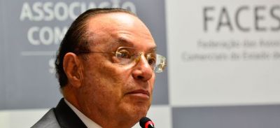 C�mara suspende sal�rios e benef�cios dos deputados Paulo Maluf e Celso Jacob