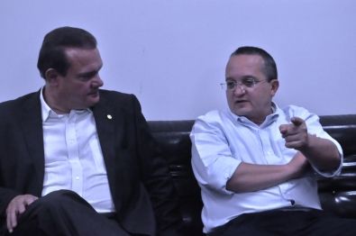 Senador cobra humildade de Taques e diz ser o 