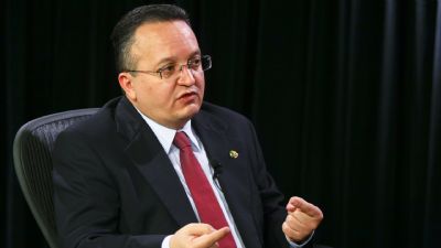 Taques diz que deve R$ 162 milh�es para setor, mas que n�o haver� fechamentos de UTI