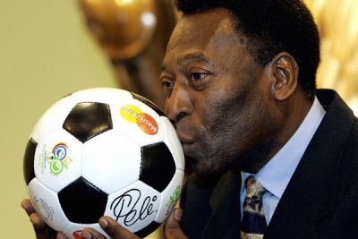 Rei Pel� morre aos 82 anos