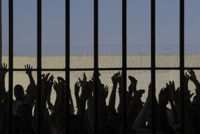 Especialistas discutem terceiriza��o de unidades prisionais