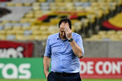 Ceni s� ter� certeza de desfalques horas antes de jogo decisivo