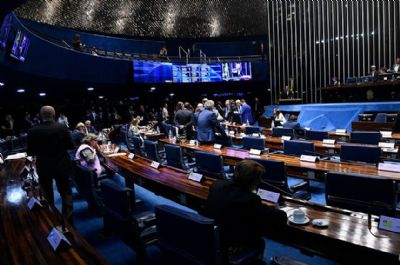 ​Texto proposto por Blairo � aprovado no Senado e facilita registro de agrot�xicos