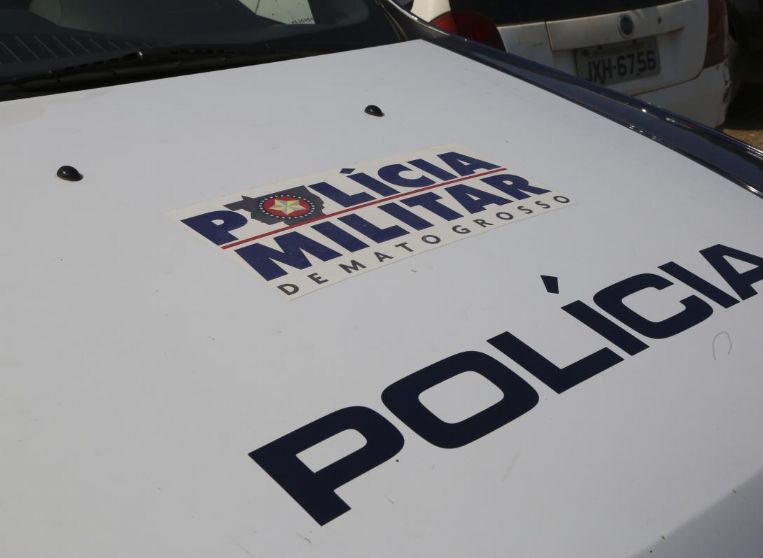 Jovem de 25 anos � baleado durante almo�o na casa da av�