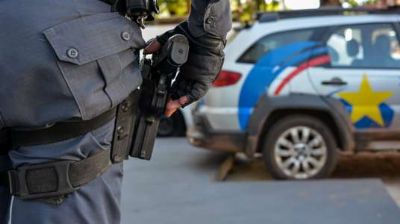 Filho tenta matar a m�e com espeto de churrasco
