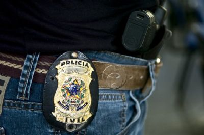 Quatro homens s�o executados; pol�cia v� liga��o entre mortes