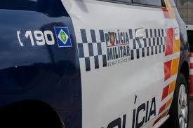 Dois bandidos morrem e um fica ferido ap�s troca de tiros com policiais militares