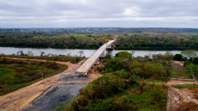 Governador e secret�rio vistoriam obras de ponte, hospital e restaura��o de rodovia em Cuiab�