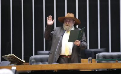 ​Barbudo toma posse e promete atua��o ferrenha contra o governo Lula