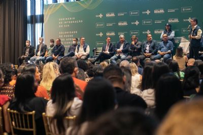​Emanuel Pinheiro d� posse a 485 novos servidores da Secretaria Municipal de Sa�de