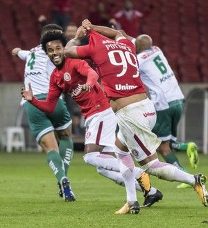 Com pol�mica da arbitragem, Inter derrota Luverdense na S�rie B