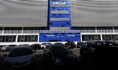 Aux�lio emergencial � pago a benefici�rios do Bolsa Fam�lia com NIS 6