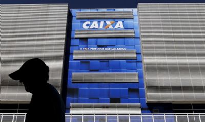 Benefici�rios do Bolsa Fam�lia come�am a receber aux�lio emergencial